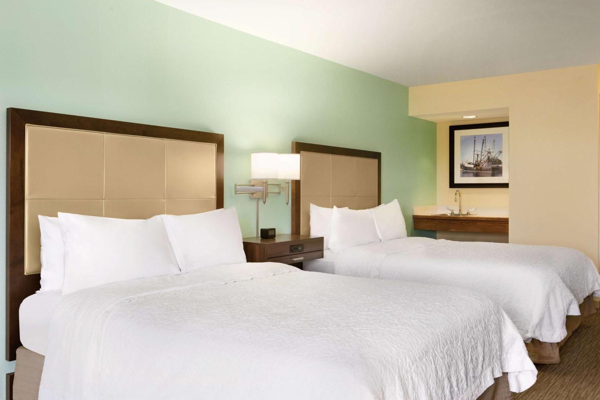 Hampton & Hotel 3*