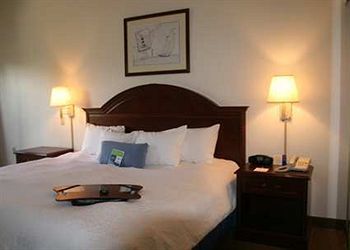 Hampton & Hotel
