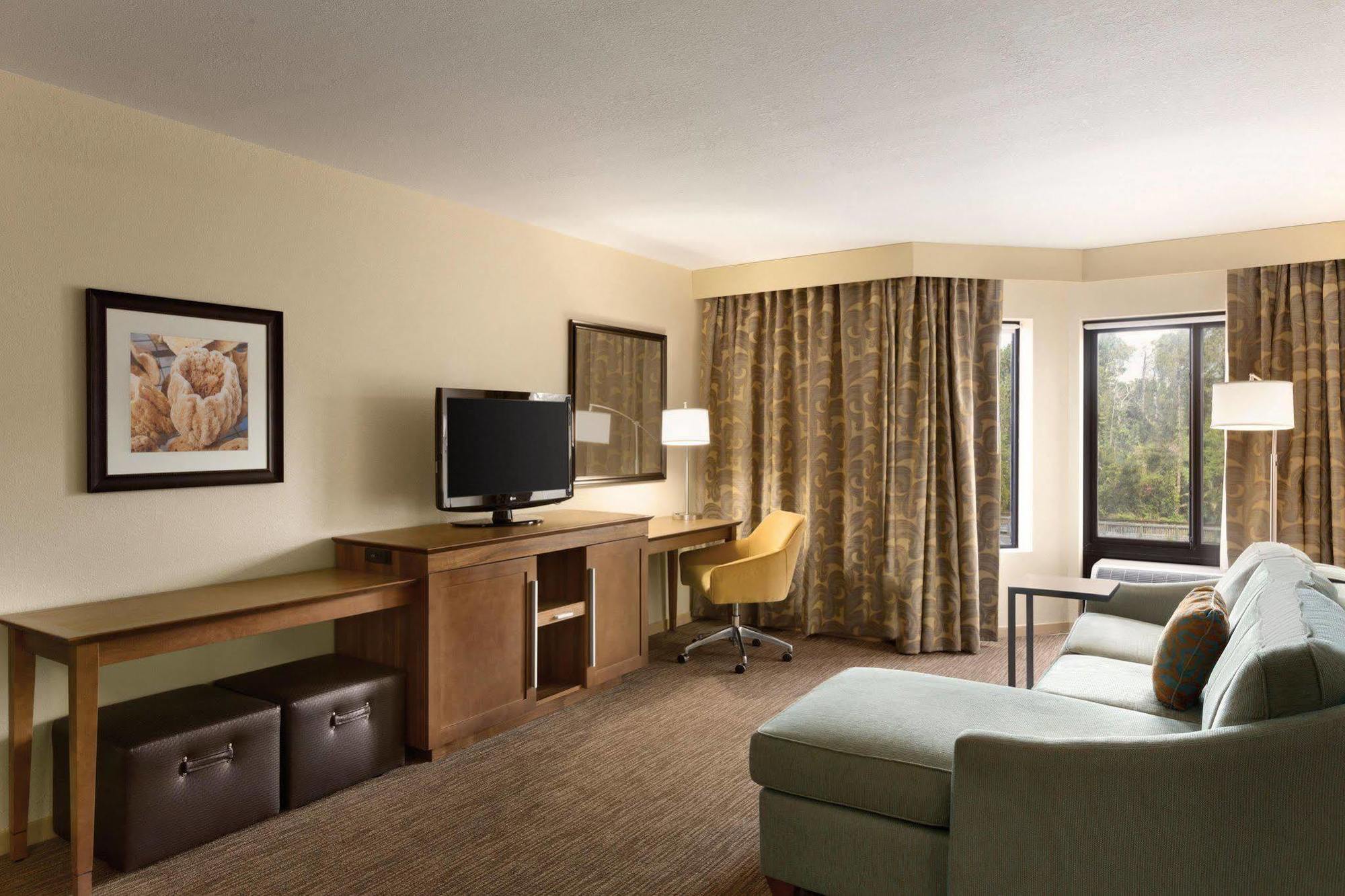 Hampton & Hotel 3*